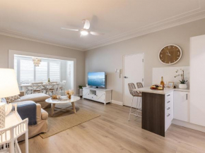 Louisa Court, 2,49 Donald St - Beautifully furnished unit in the heart of town with air con and Wi-Fi Nelson Bay